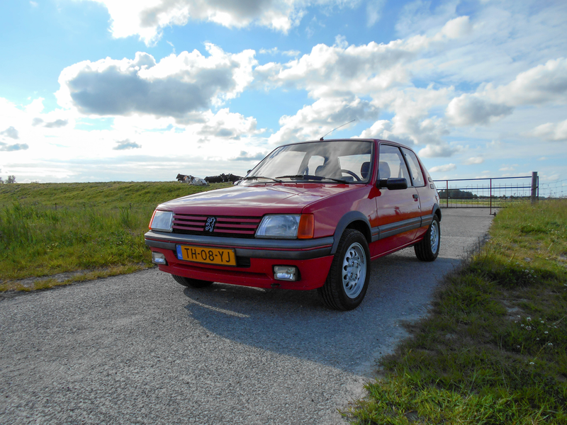 Illustration for article titled While photographing a car... (updated pictures)